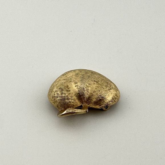 Vintage Signed 1950’s CORO Textured Gold Tone Golden Apple Brooch (Without Leaf) - Picture 5 of 7